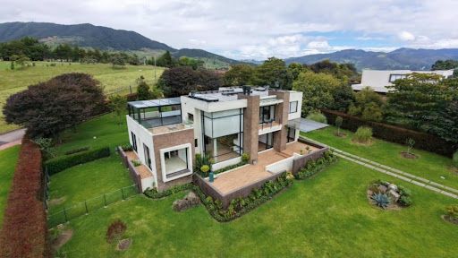 Casa en venta Cundinamarca La Calera La Plazuela 420 m2 Habitaciones 3 Baños 6 Garajes 4 Precio $2800000000