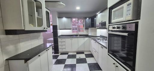 Casa en arriendo Antioquia Medellín Castropol 260 m2 Habitaciones 5 Baños 3 Garajes 2 Precio $8900000