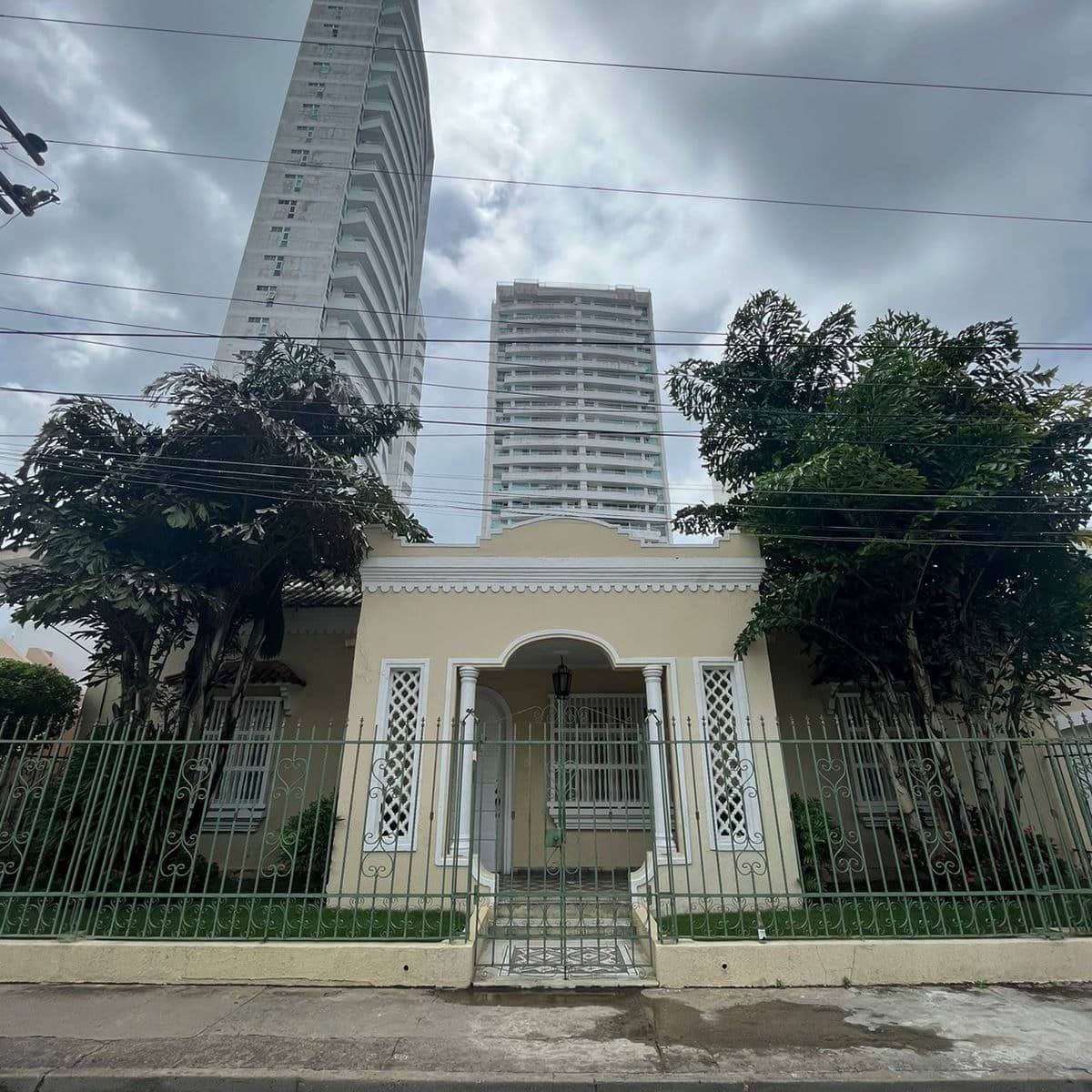 Casa en arriendo o venta Bolívar Cartagena Manga 163 m2 Habitaciones 3 Baños 4 Garajes 0 Precio venta $3000000000 Precio arriendo $23000000