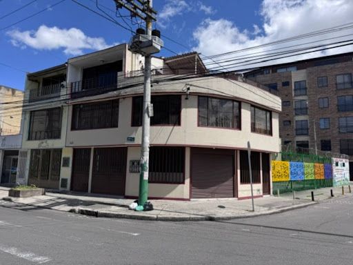 Casa en venta Cundinamarca Bogotá Villa Alsacia 2 240 m2 Habitaciones 4 Baños 3 Garajes 0 Precio $990000000