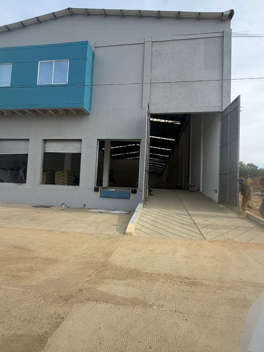 Bodega en arriendo o venta Bolívar Cartagena Cartagena 1600 m2 Habitaciones 0 Baños 2 Garajes 1 Precio venta $5600000000 Precio arriendo $28800000