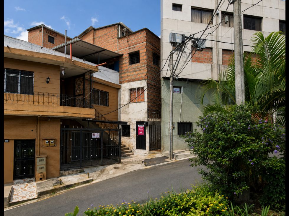 Casa en arriendo Antioquia Medellín Manrique Central No1 50 m2 Habitaciones 2 Baños 1 Garajes 0 Precio $1600000