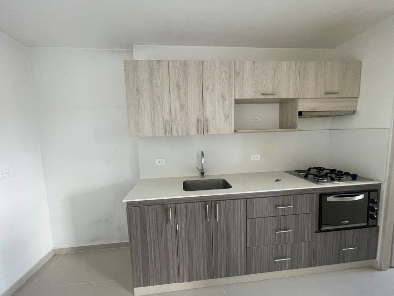 Apartamento en arriendo Antioquia Medellín Ferreni 84 m2 Habitaciones 3 Baños 2 Garajes 0 Precio $3800000