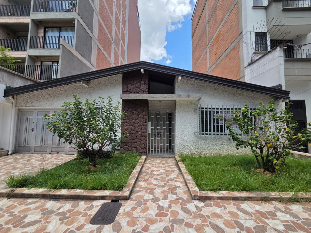 Casa en arriendo Antioquia Medellín Bolivariana 256 m2 Habitaciones 5 Baños 3 Garajes 2 Precio $9000000