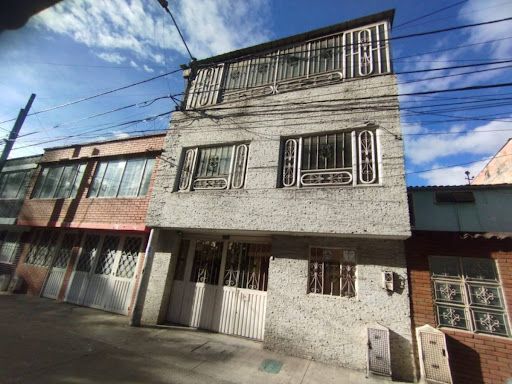 Casa en arriendo Cundinamarca Bogotá Glorieta De Las Américas 135 m2 Habitaciones 9 Baños 3 Garajes 1 Precio $4800000