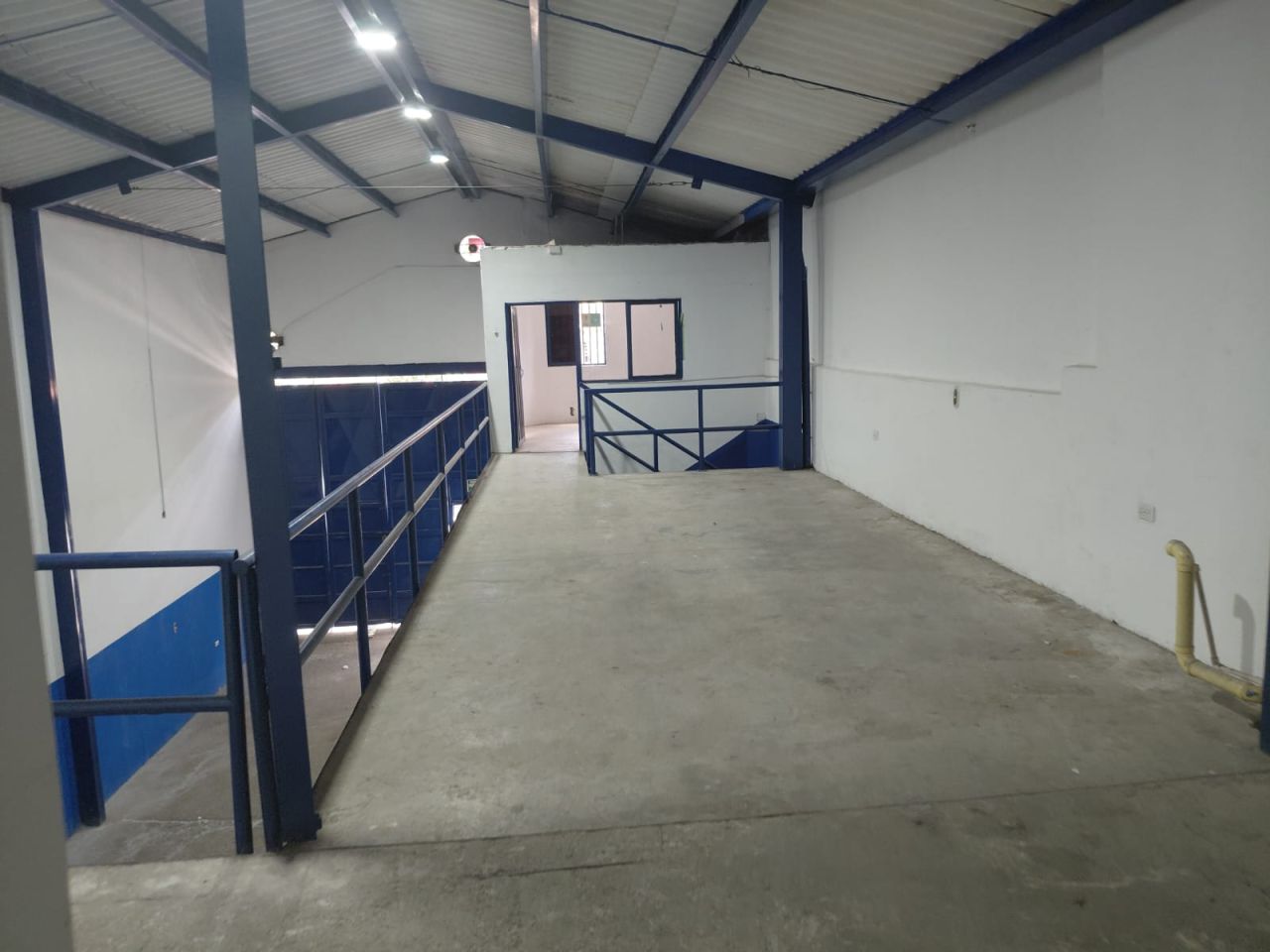 Bodega en arriendo Antioquia Medellín Bermejal Los Alamos 210 m2 Habitaciones 0 Baños 5 Garajes 0 Precio $12000000
