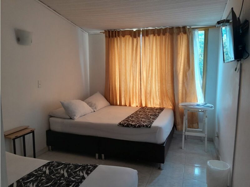 Casa en venta Cundinamarca Bogotá Quinta Paredes 650 m2 Habitaciones 14 Baños 10 Garajes 4 Precio $3200000000