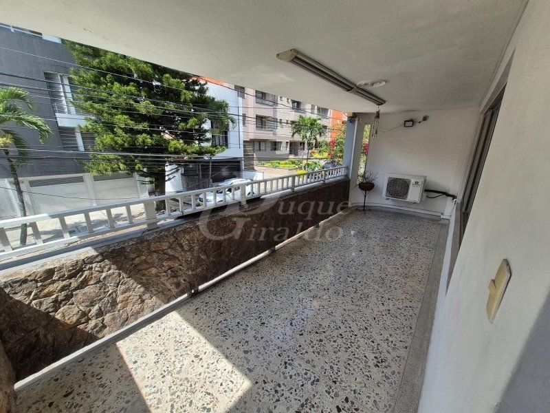 Casa en arriendo Antioquia Medellín Miravalle 350 m2 Habitaciones 5 Baños 4 Garajes 2 Precio $14000000