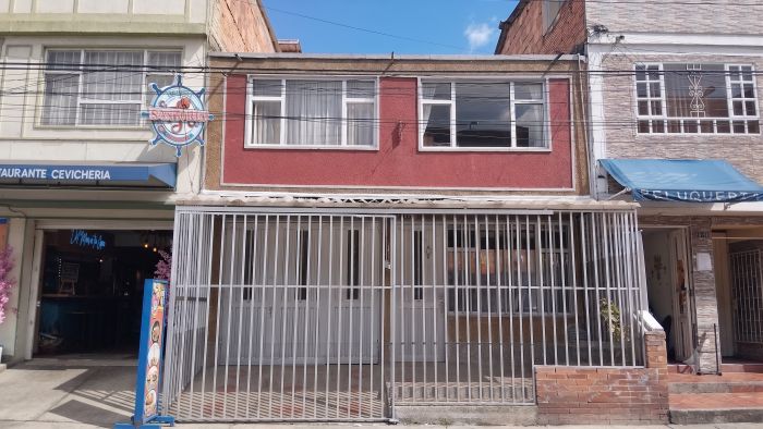 Casa en arriendo Cundinamarca Bogotá Super Manzana 6 116 m2 Habitaciones 6 Baños 3 Garajes 1 Precio $5000000