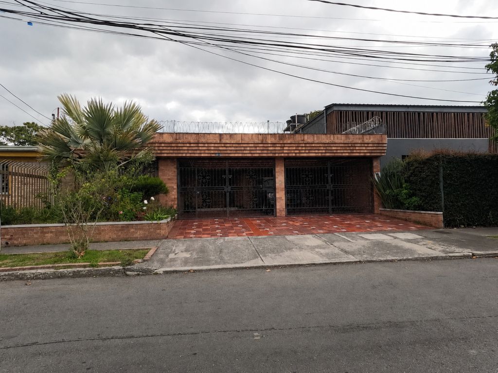 Casa en arriendo Cundinamarca Bogotá Niza Norte 390 m2 Habitaciones 6 Baños 6 Garajes 0 Precio $10000000