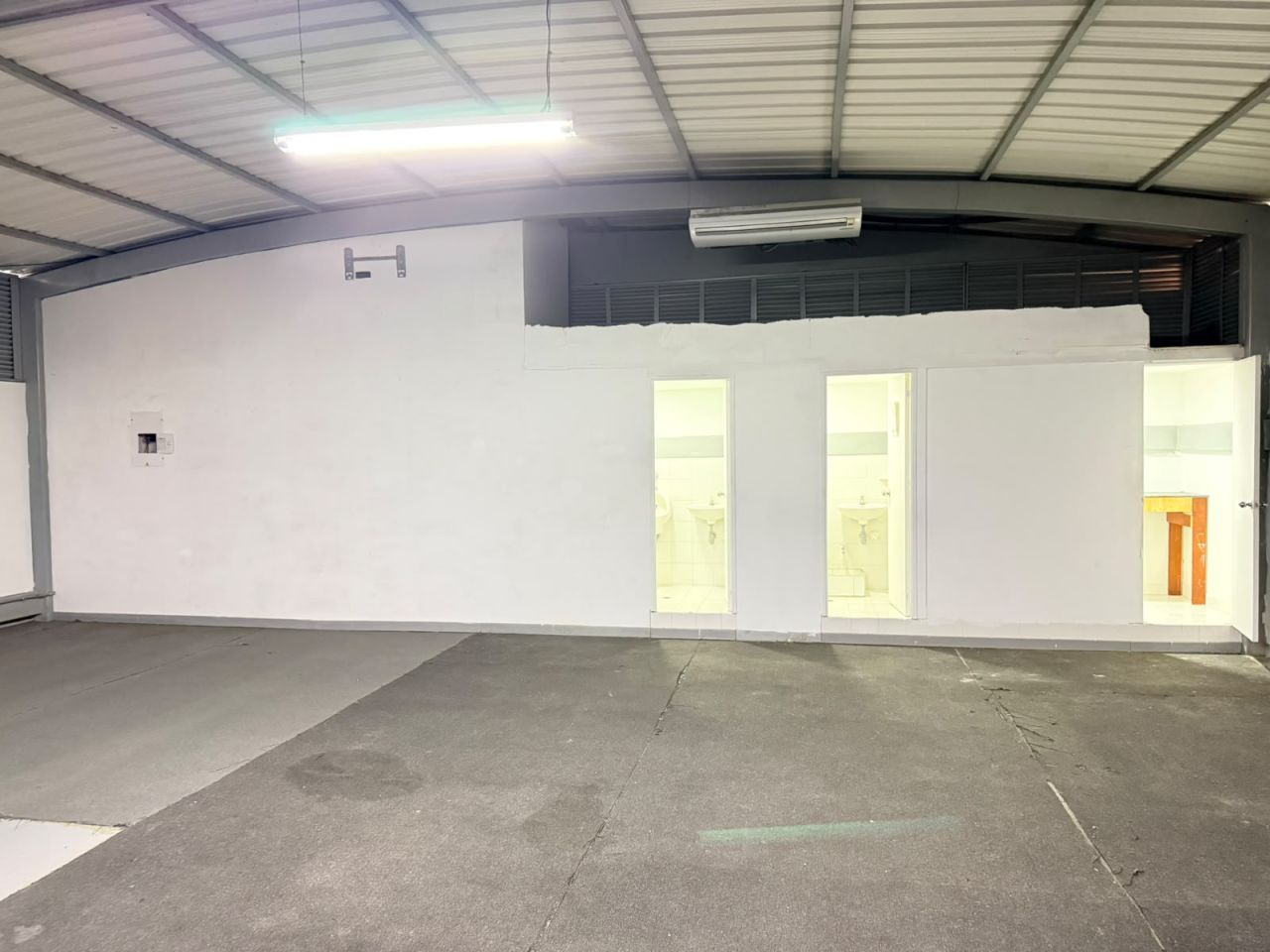 Bodega en arriendo Antioquia Itagüí Santa Maria Et I 180 m2 Habitaciones 0 Baños 2 Garajes 0 Precio $6850000
