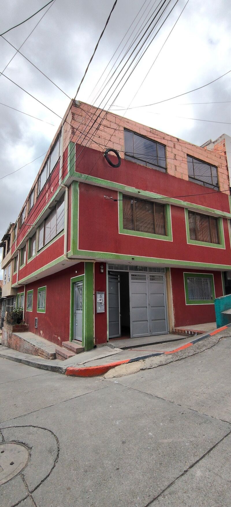 Casa en venta Cundinamarca Bogotá Bellavista 294 m2 Habitaciones 8 Baños 5 Garajes 1 Precio $630000000