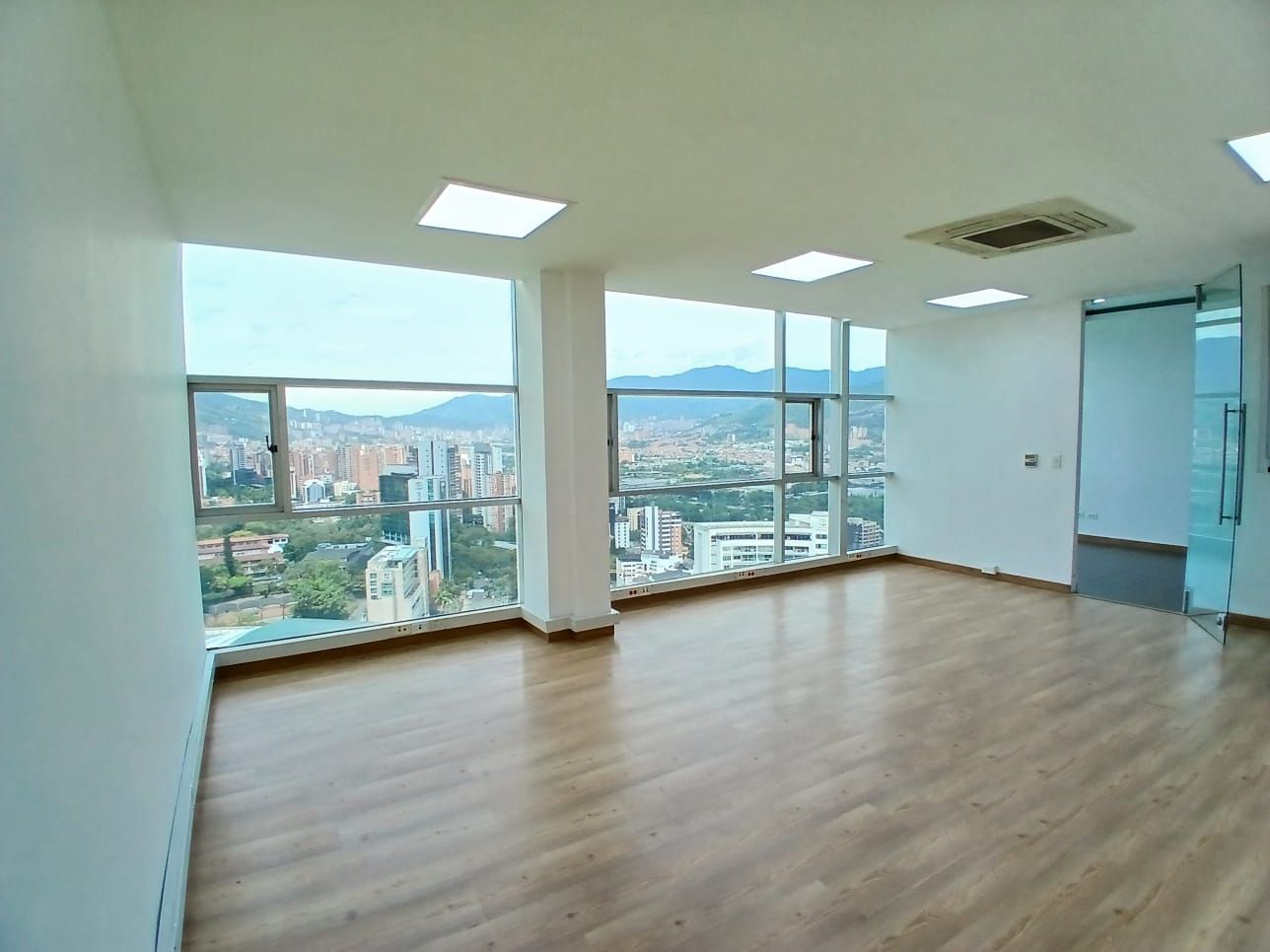 Oficina en arriendo Antioquia Medellín Los Balsos No2 46 m2 Habitaciones 0 Baños 1 Garajes 1 Precio $5500000