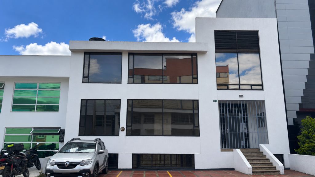 Casa en arriendo Cundinamarca Bogotá La Castellana 420 m2 Habitaciones 11 Baños 6 Garajes 3 Precio $15000000