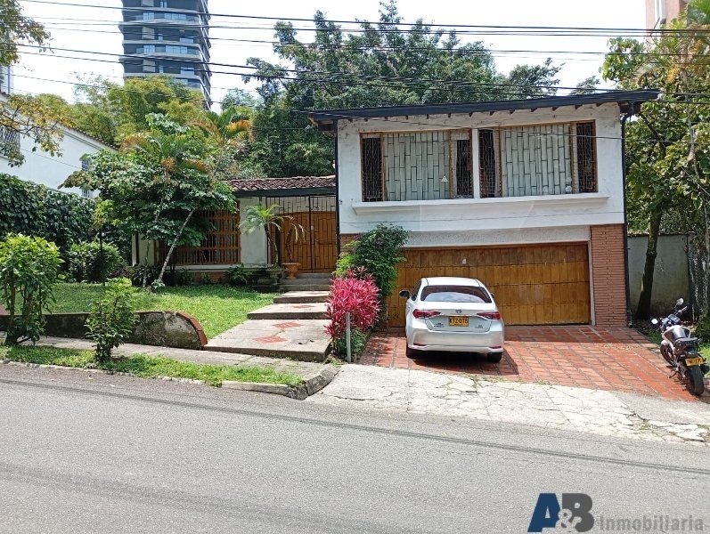 Casa en arriendo o venta Antioquia Medellín Las Lomas No1 460 m2 Habitaciones 5 Baños 6 Garajes 0 Precio venta $3900000000 Precio arriendo $19500000
