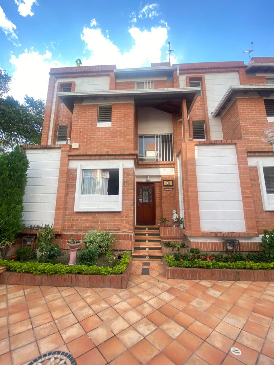 Casa en arriendo Santander Bucaramanga Pan De Azucar 220 m2 Habitaciones 4 Baños 4 Garajes 1 Precio $4500000
