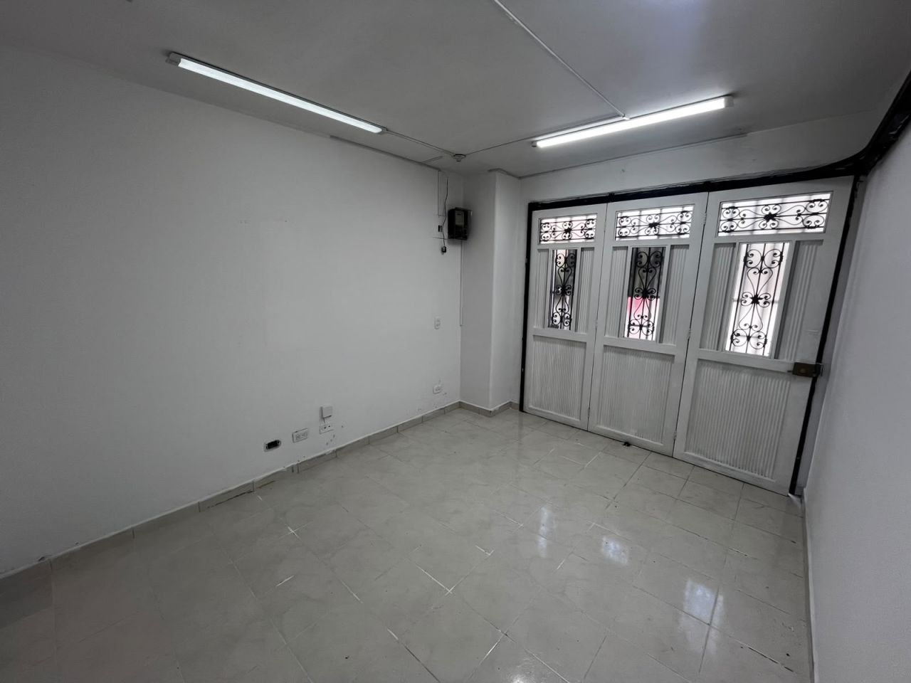 Local en arriendo Antioquia Medellín San Bernardo 23 m2 Habitaciones 0 Baños 1 Garajes 0 Precio $1500000