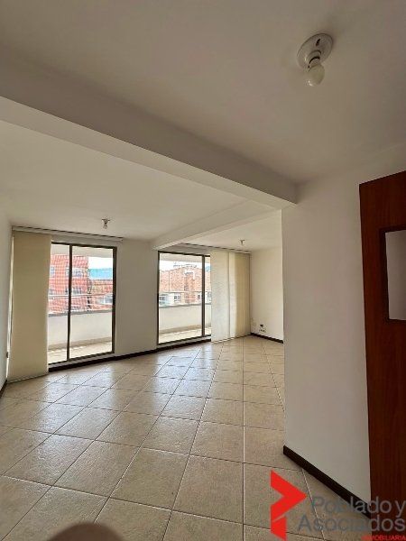 Apartamento en arriendo Antioquia Medellín Urbanizacion Cedros De La Colina 100 m2 Habitaciones 3 Baños 2 Garajes 2 Precio $3900000