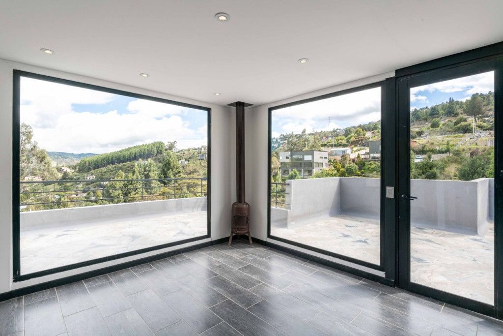 Casa en venta Cundinamarca La Calera La Calera 300 m2 Habitaciones 7 Baños 5 Garajes 4 Precio $1900000000