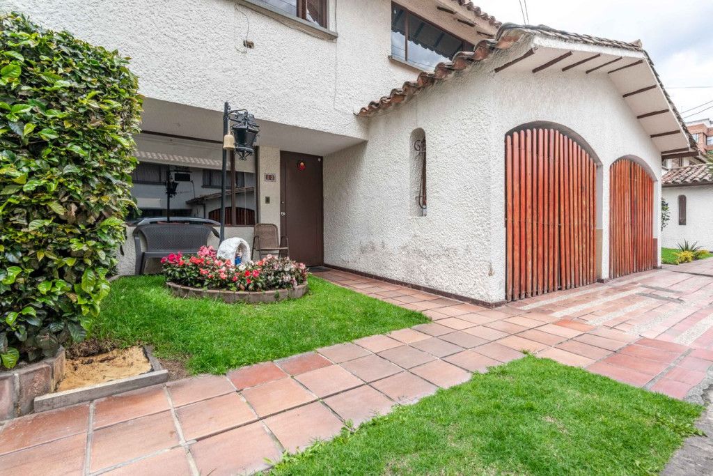 Casa en venta Cundinamarca Bogotá Cedro Narvaez 183 m2 Habitaciones 5 Baños 4 Garajes 2 Precio $800000000