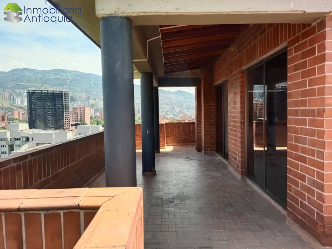 Casa en arriendo Antioquia Medellín Urbanizacion Los Laureles 240 m2 Habitaciones 4 Baños 3 Garajes 2 Precio $6800000