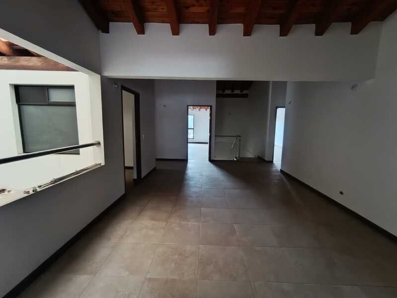 Oficina en arriendo Antioquia La Ceja Centro 700 m2 Habitaciones 0 Baños 23 Garajes 0 Precio $14000000