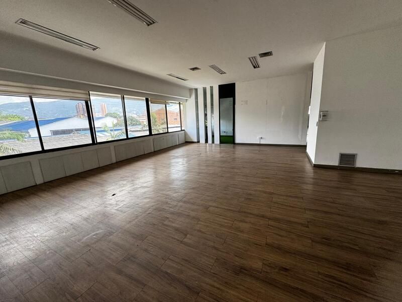 Local en arriendo Antioquia Itagüí Zona Industrial 3 681 m2 Habitaciones 0 Baños 8 Garajes 0 Precio $36245000