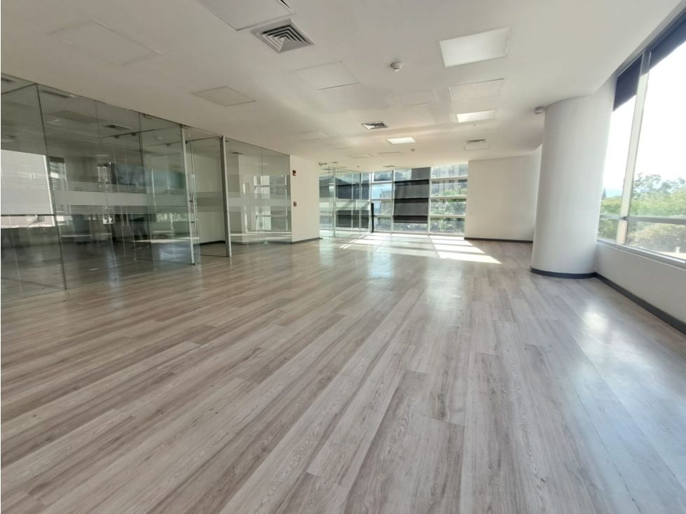 Oficina en arriendo Antioquia Medellín Barrios De Jesus 352 m2 Habitaciones 0 Baños 5 Garajes 6 Precio $53984000
