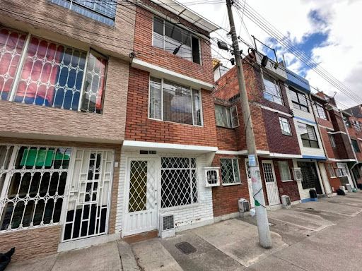 Casa en arriendo Cundinamarca Bogotá Ub Catalina 80 m2 Habitaciones 4 Baños 2 Garajes 0 Precio $1400000
