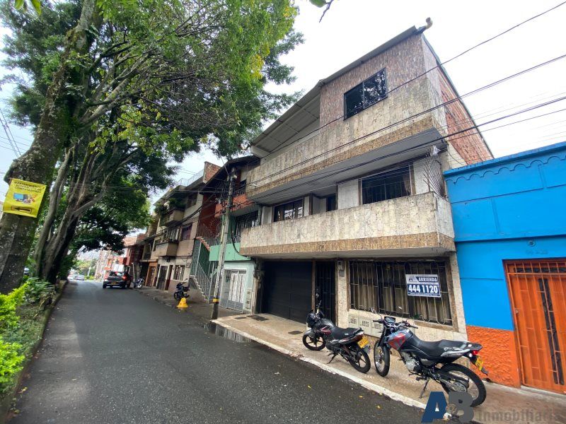 Apartamento en arriendo Antioquia Medellín La America 97 m2 Habitaciones 3 Baños 2 Garajes 0 Precio $2300000