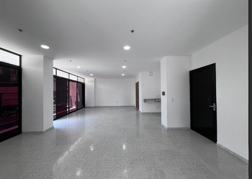 Oficina en arriendo Antioquia Sabaneta Restrepo Naranjo 94 m2 Habitaciones 0 Baños 2 Garajes 0 Precio $7000000