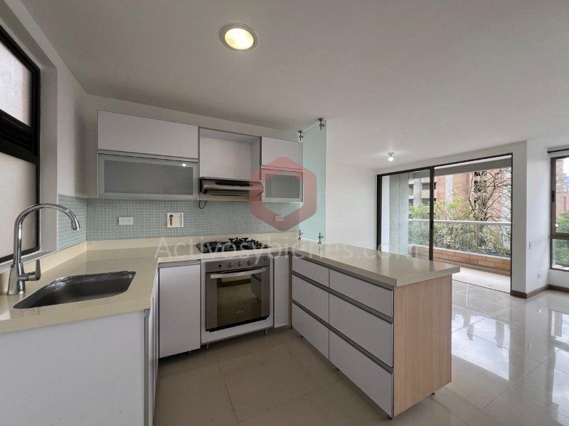 Apartamento en arriendo Antioquia Medellín El Pinal 80 m2 Habitaciones 3 Baños 2 Garajes 2 Precio $4300000