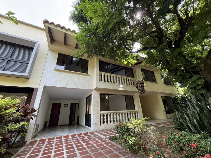 Casa en venta Valle Del Cauca Cali Bosques Del Limonar 200 m2 Habitaciones 5 Baños 6 Garajes 3 Precio $750000000