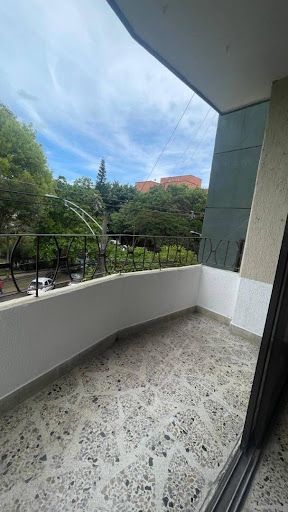 Apartamento en arriendo Antioquia Medellín Los Alpes 103 m2 Habitaciones 4 Baños 2 Garajes 1 Precio $2500000
