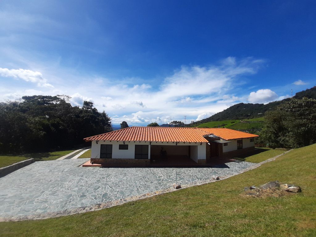 Casa en arriendo Antioquia La Ceja La Ceja 2000 m2 Habitaciones 3 Baños 3 Garajes 2 Precio $7200000