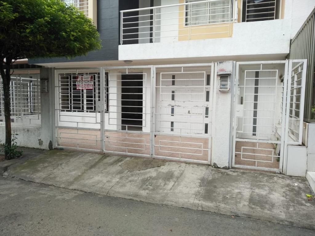 Casa en arriendo Valle Del Cauca Cali Departamental 120 m2 Habitaciones 3 Baños 3 Garajes 2 Precio $2500000
