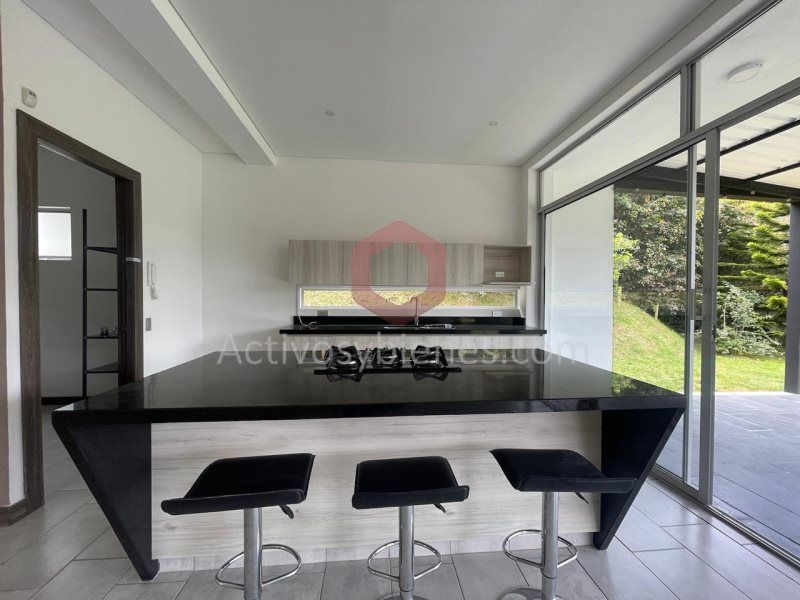 Casa en arriendo Antioquia Rionegro Centro 230 m2 Habitaciones 3 Baños 3 Garajes 2 Precio $8400000