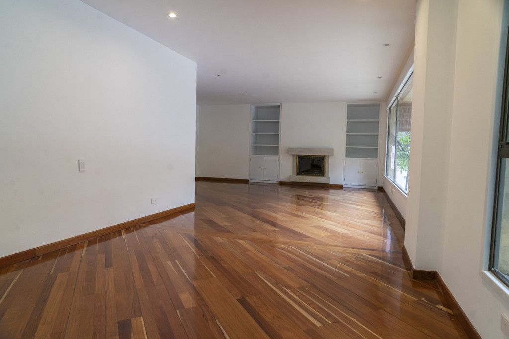 Apartamento en venta Cundinamarca Bogotá Los Rosales 217 m2 Habitaciones 3 Baños 4 Garajes 3 Precio $2002650000