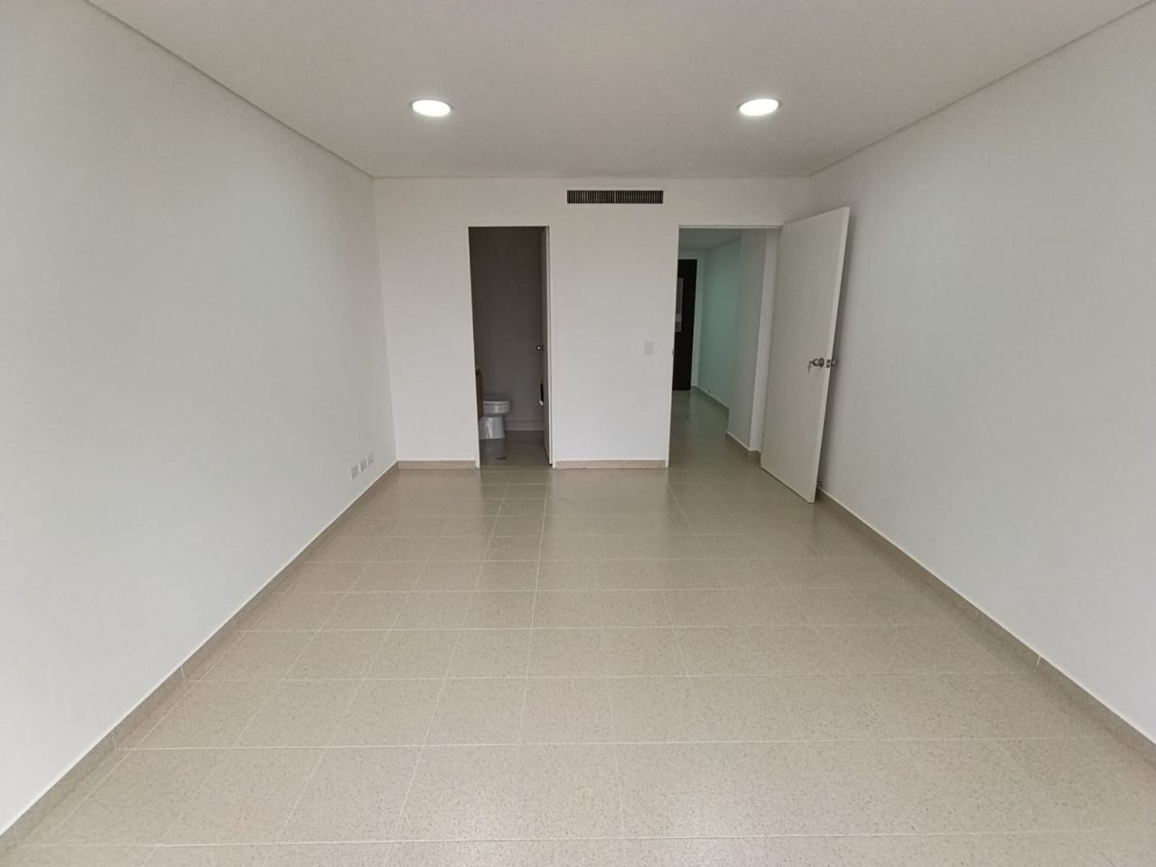 Oficina en arriendo Antioquia Medellín Urbanizacion El Futuro 37 m2 Habitaciones 0 Baños 1 Garajes 1 Precio $3300000