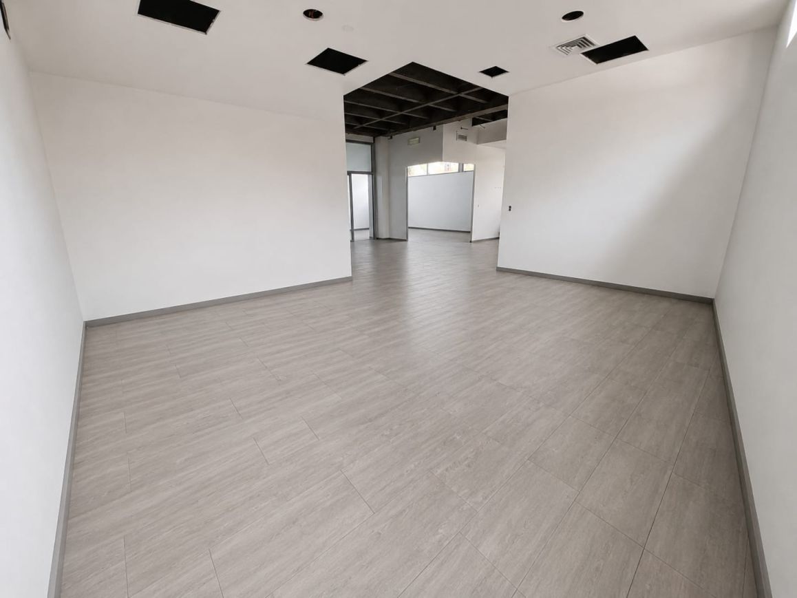 Local en arriendo Antioquia Medellín Urbanizacion El Futuro 200 m2 Habitaciones 0 Baños 3 Garajes 0 Precio $26000000