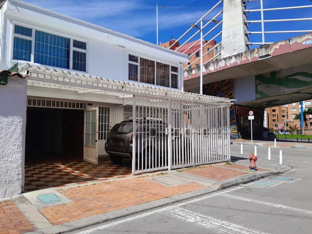 Local en arriendo Cundinamarca Bogotá Santa Ana Occidental 55 m2 Habitaciones 0 Baños 2 Garajes 0 Precio $3000000