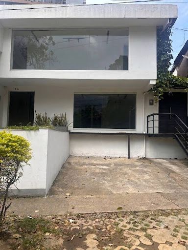 Local en arriendo Antioquia Medellín Patio Bonito 250 m2 Habitaciones 0 Baños 2 Garajes 3 Precio $22000000