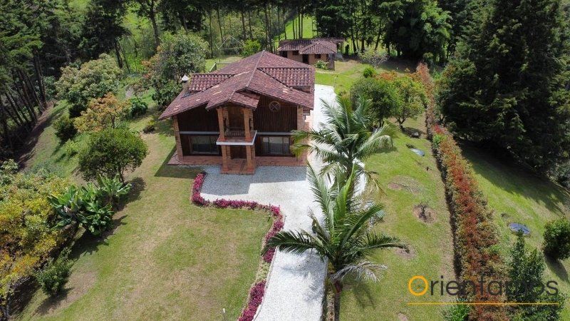 Finca en arriendo Antioquia Rionegro Centro 4000 m2 Habitaciones 3 Baños 3 Garajes 2 Precio $9500000