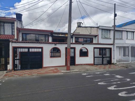 Casa en arriendo Cundinamarca Bogotá Normandia Occidental 210 m2 Habitaciones 3 Baños 3 Garajes 1 Precio $4500000