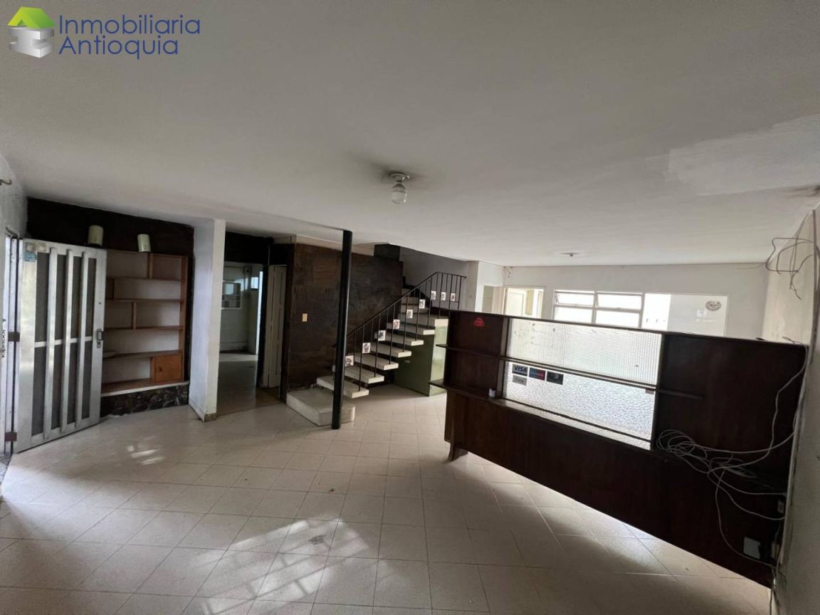 Casa en arriendo o venta Antioquia Medellín Corazon De Jesus 250 m2 Habitaciones 6 Baños 4 Garajes 1 Precio venta $900000000 Precio arriendo $6000000