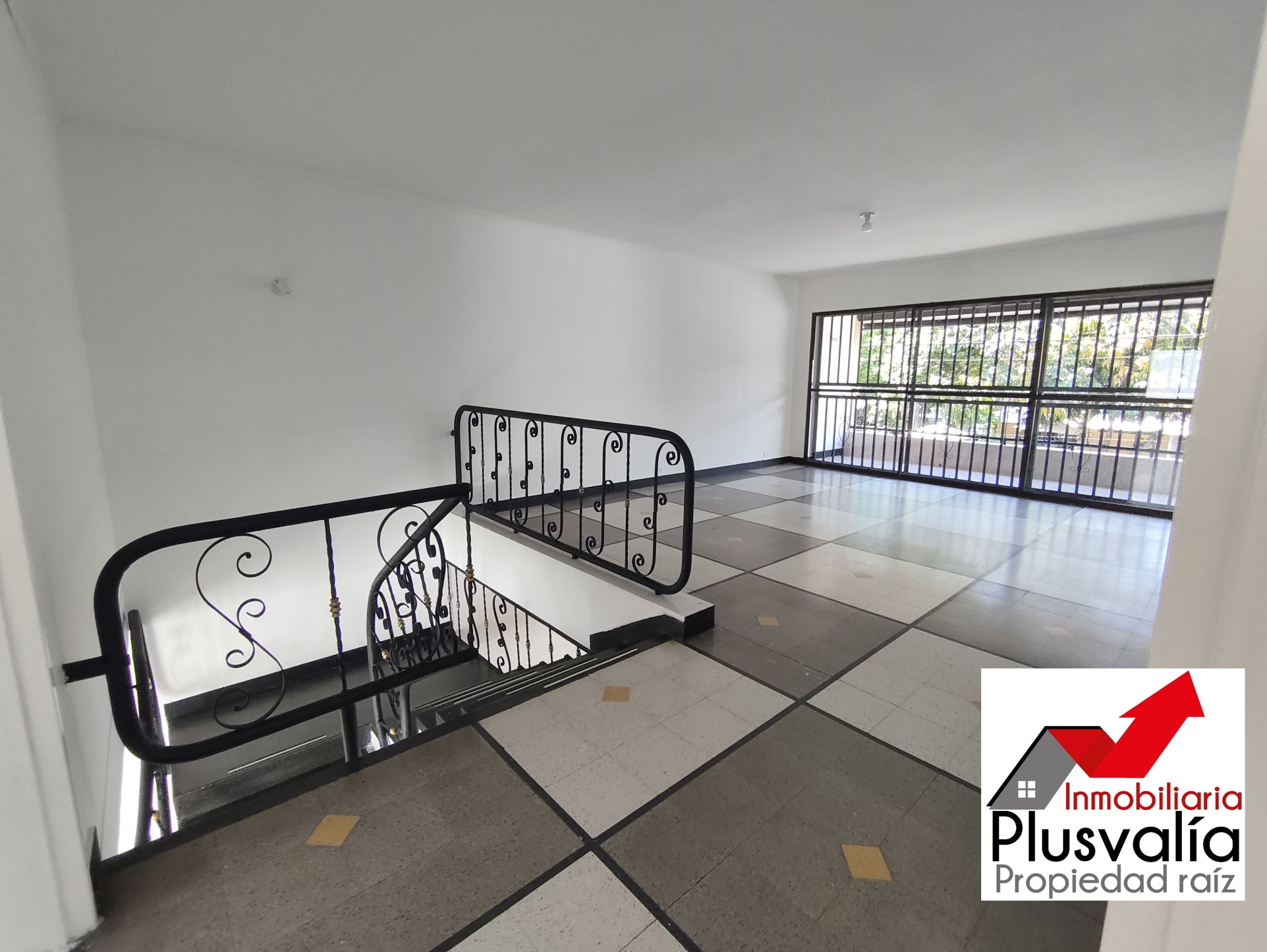 Casa en arriendo Antioquia Medellín Estadio 300 m2 Habitaciones 4 Baños 3 Garajes 1 Precio $7000000