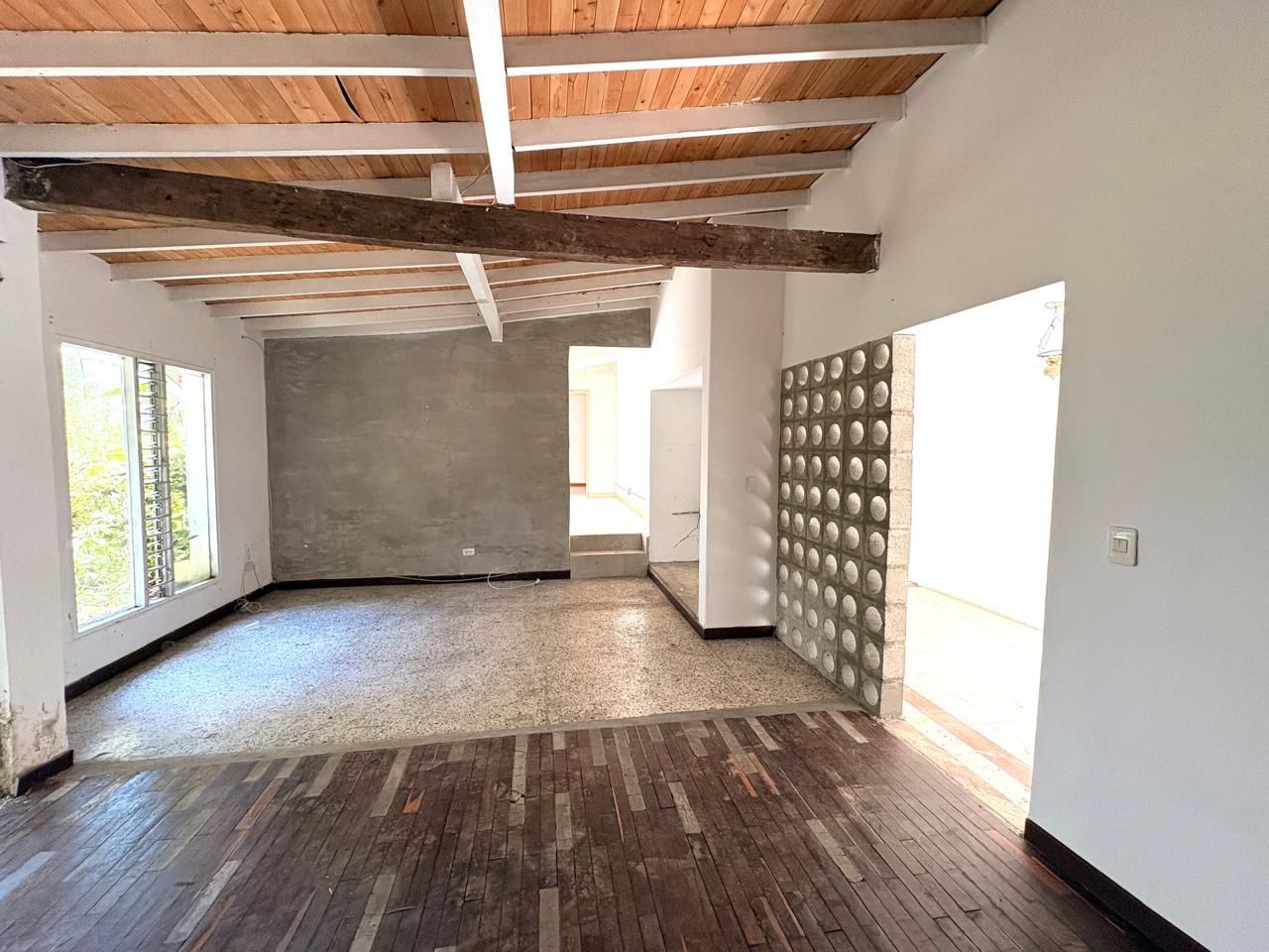 Oficina en arriendo o venta Antioquia Medellín Castropol 758 m2 Habitaciones 0 Baños 4 Garajes 1 Precio venta $4310000000 Precio arriendo $25200000