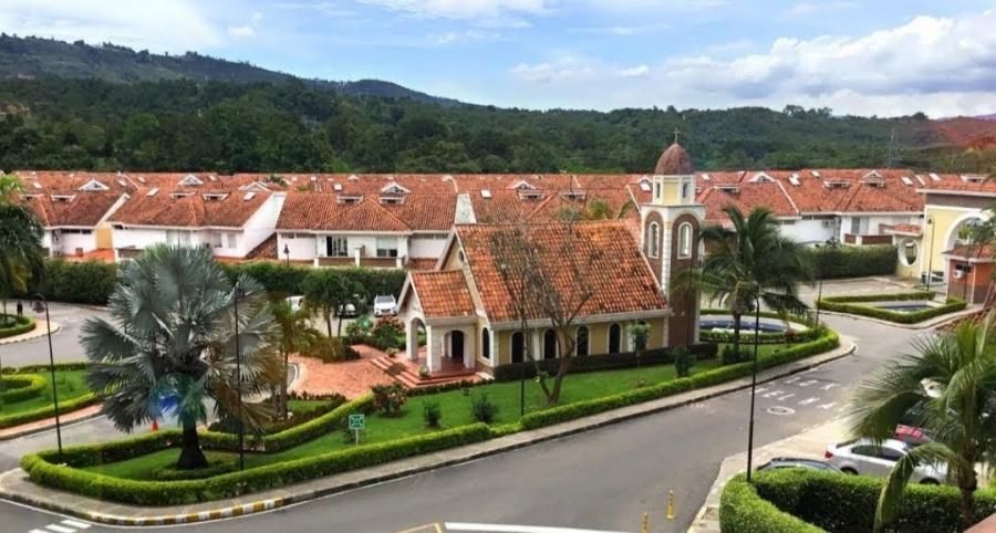 Casa en arriendo Santander Floridablanca La Toscana 300 m2 Habitaciones 4 Baños 5 Garajes 2 Precio $6708000