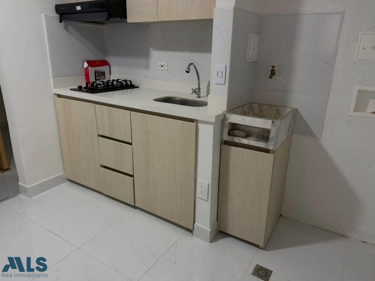 Inmuebles en Remate Apartamento en venta Antioquia Medellín Florida Nueva 34 m2 Habitaciones 1 Baños 1 Garajes 0 Precio $265000000