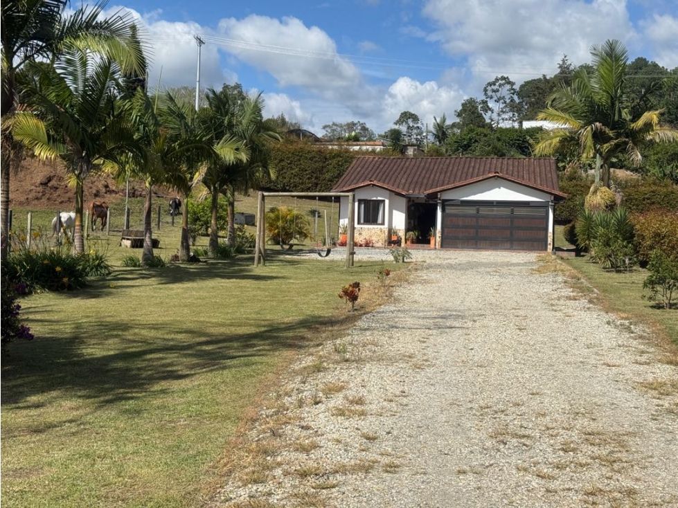 Finca en arriendo Antioquia La Ceja San Cayetano 160 m2 Habitaciones 4 Baños 3 Garajes 1 Precio $4700000